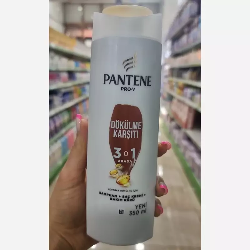 شامپو ضدریزش ۳ در ۱ پنتن مناسب موهای شکننده