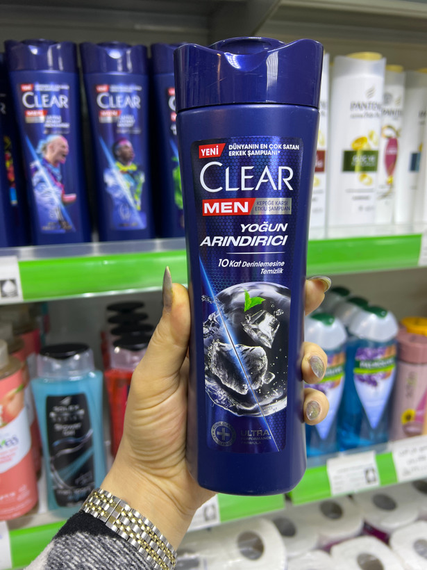 شامپو ضدشوره کلیر مناسب آقایان برای انواع مو