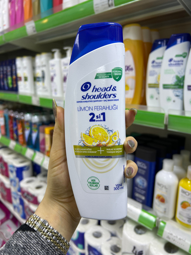 شامپو موی سرلیمویی هداندشولدرز مناسب موهای چرب